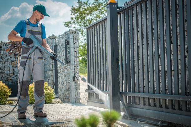 Animal Enclosure Cleaning in Orosi, CA